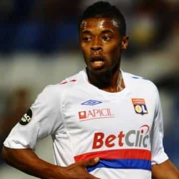 Betclic Exemple Everest Poker sur le maillot de lOlympique Lyonnais