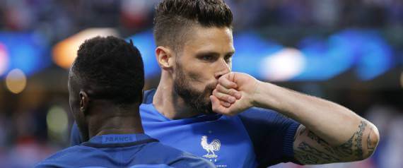 Football Soccer - France v Scotland - International Friendly - Saint-Symphorien stadium, Metz, France - 4/6/2016 - France's Olivier Giroud (R) celebrates after scoring. REUTERS/Vincent Kessler - RTSG14W